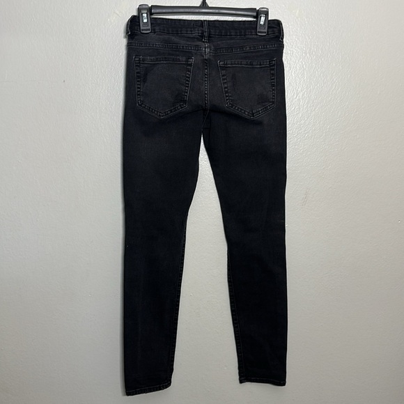 Forever 21 Black Skinny Jeans Distressed Tapered Style - Picture 3 of 4